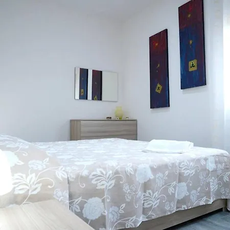 Comfortable House In La Pila With Terrace And Parking Casa vacanze Marmi