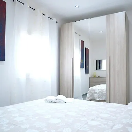 Comfortable House In La Pila With Terrace And Parking Casa vacanze